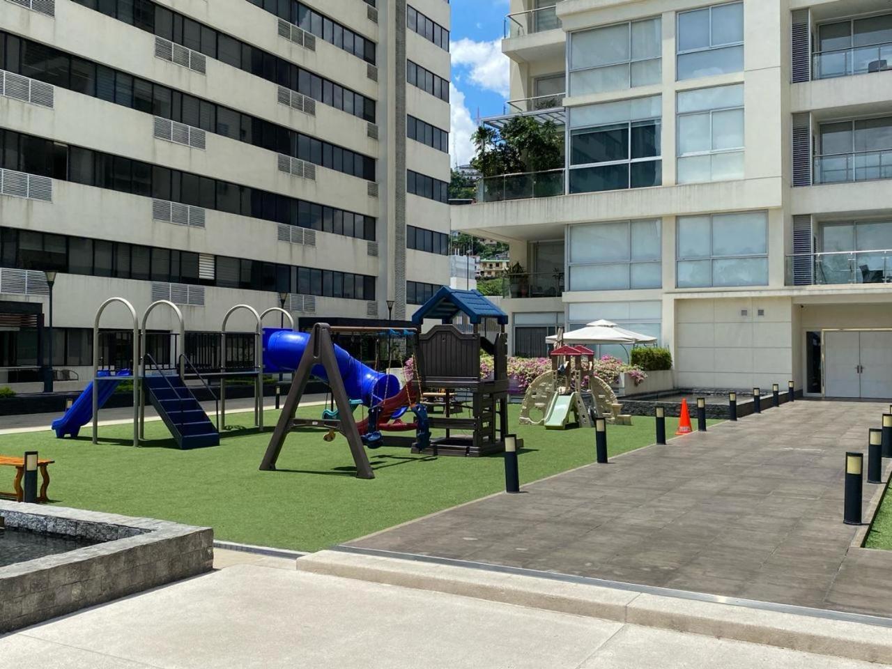 Puerto Santa Ana, Torres Bellini, 2 Dormitorios, Parqueo 과야킬 외부 사진